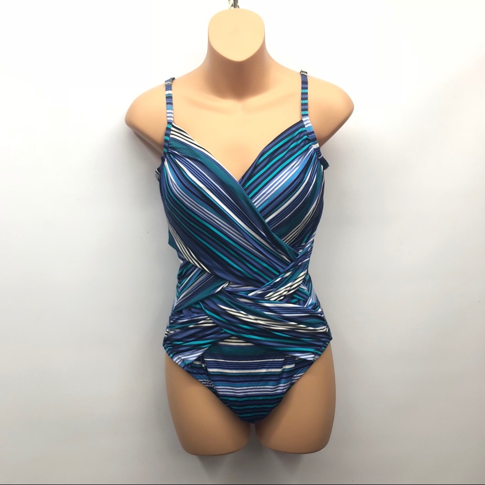 Merona one piece swimsuit with rushing